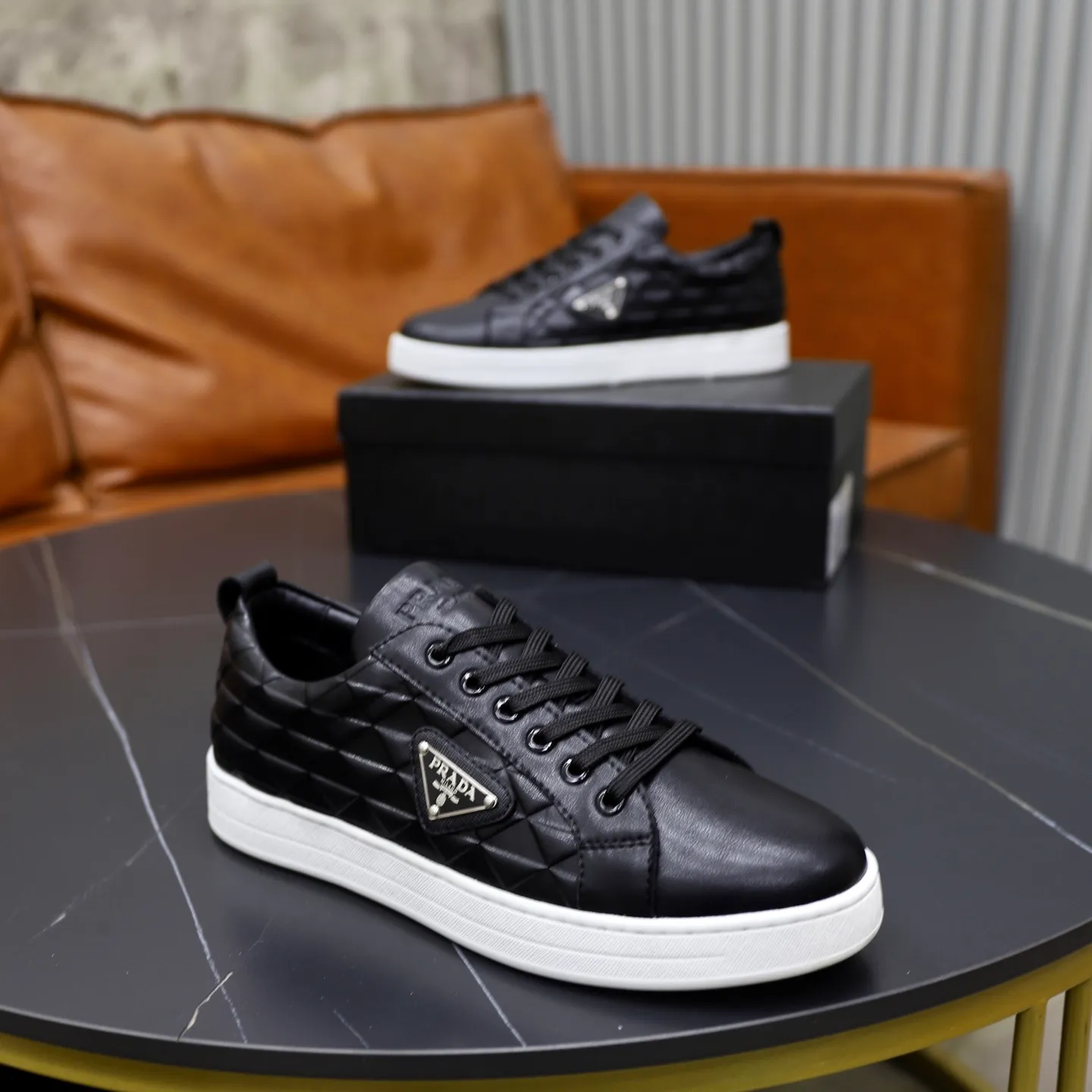 Ex-factory price: 420💰🙅‍♂️🙅‍♂️🙅‍♂️ Brand: PRADA Standard code: 38-44 (45 customized) Grade: Same as the official website Material: Original leather splicing Comfortable and breathable sheepskin lining Original wear-resistant outsole Style category: Men's fashion casual shoes Running sports shoes Distinguished luxury brand elements Top luxury Color: actual picture color
